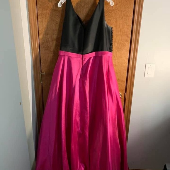 Prom dress - Picture 3 of 3